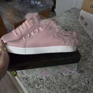 New In Box Cape Robbin Pink Fur-Lined Women's Sneakers